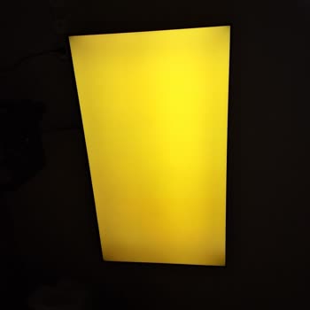 Grundig 65 İnc TV Köşelerde Kararma!