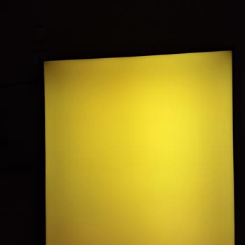 Grundig 65 İnc TV Köşelerde Kararma!