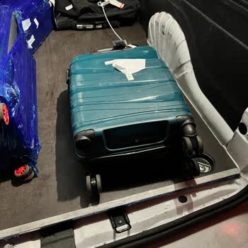 Ajet Kayıp Bağaj, Bagaj İçini Karıştırma