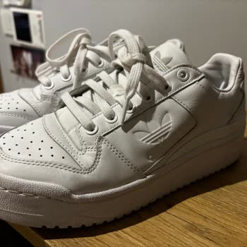 Adidas Ayakkabı Arkası Vuruyor