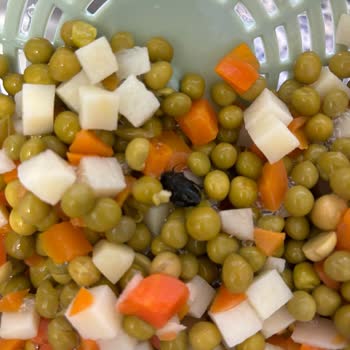 Tat Gıda Garnitürden Böcek Çıkması