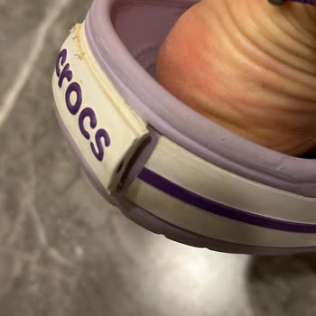 Crocs Terlik & Ayakkabı Crocsların Arka Logosunun Çıkması