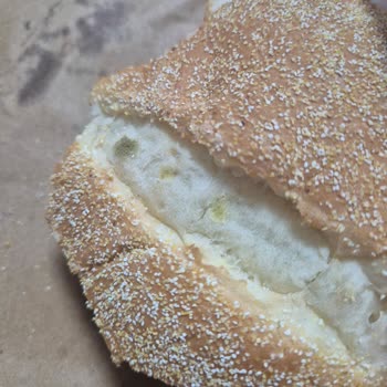 Burger King Küflü Ekmek Gönderdi.