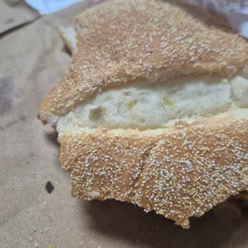 Burger King Küflü Ekmek Gönderdi.