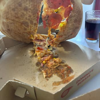 Domino's Pizza Hamur Kullanmadan Pizza Yapmış