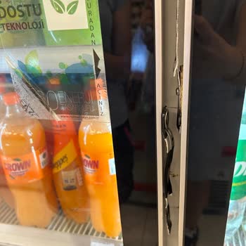 Şok Marketler Dolap Kulpu Kırık