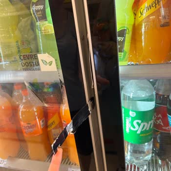 Şok Marketler Dolap Kulpu Kırık