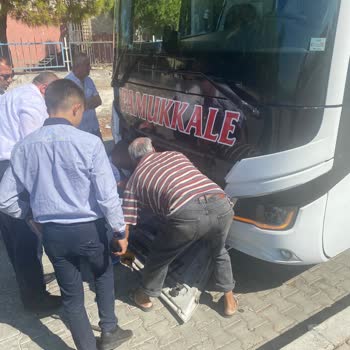 Pamukkale Turizm Pamukkale Yolda Lastik Patladı