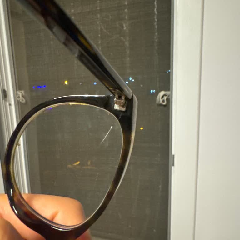 Atasun Optik Cam Ve Çerçeve Çizik