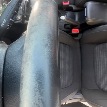 Bir Yıllık Kia Stonic Direksiyonda Güneş Yanığı Oluştu