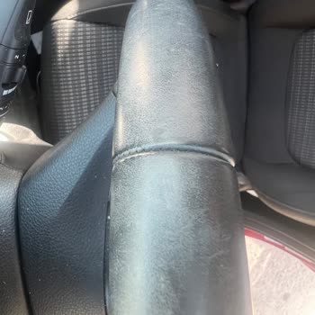 Bir Yıllık Kia Stonic Direksiyonda Güneş Yanığı Oluştu