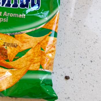 Şok Marketler Cipsten Çıkan Şüpheli Madde Şok Etti