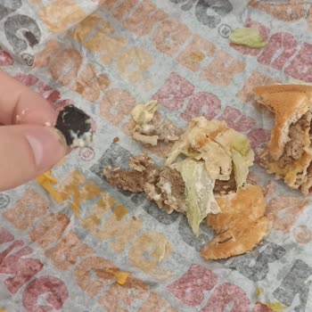 Burger King Hamburgerimden Plastik Parça Çıktı