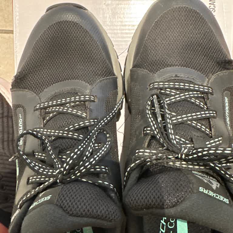 Skechers Ürünün Arkasında Dur