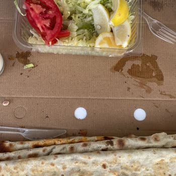 Çınaraltı Kebap'ta Hayal Kırıklığı: Bayat Lahmacun Ve Eksik Garnitür