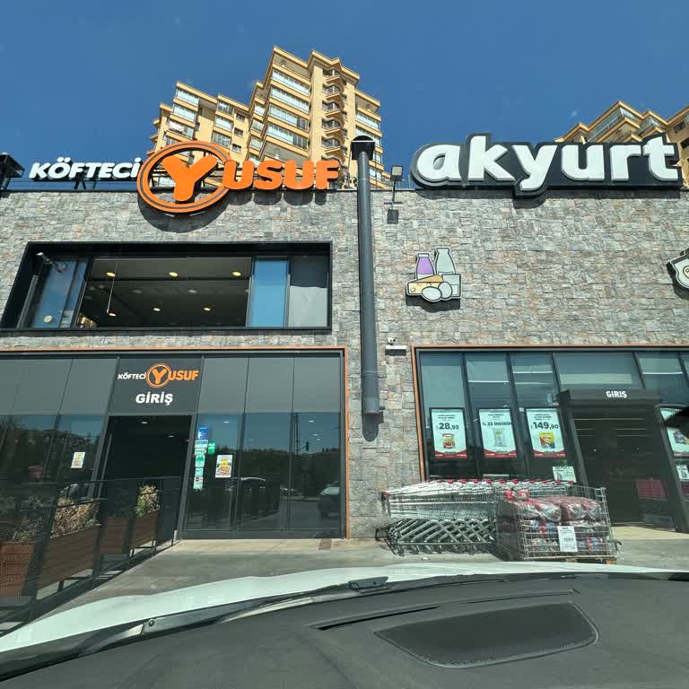 Köfteci Yusuf Yemeğimizden Kil Ve İp Çıktı