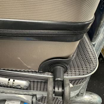 AJet beschädigte Koffer und mangelhafter Gepäckservice bei meiner letzten Reise