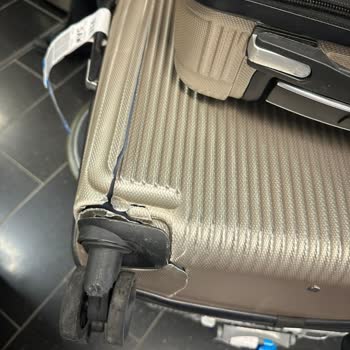 AJet beschädigte Koffer und mangelhafter Gepäckservice bei meiner letzten Reise