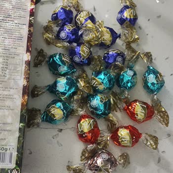 Kahve Dünyası 6 Çeşit Olması Gereken Karışık Çikolatada 2 Çeşit Eksik.