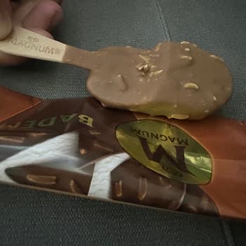 Magnum Bademli Dondurma Yarısı Yok