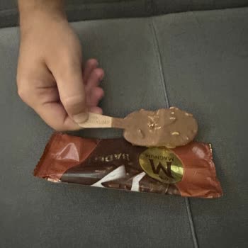 Magnum Bademli Dondurma Yarısı Yok