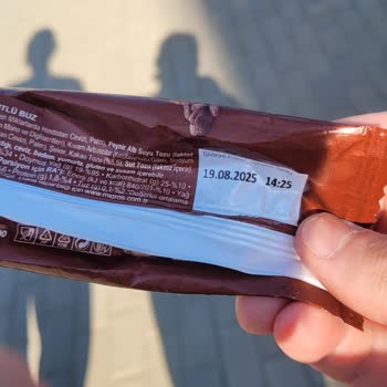 Migros Dondurmasından Çıkan Tahta Parçası