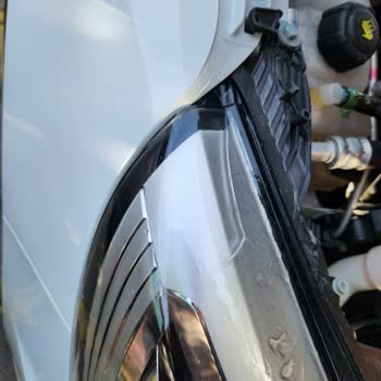 Renault Megane 4 Far Çatlaması