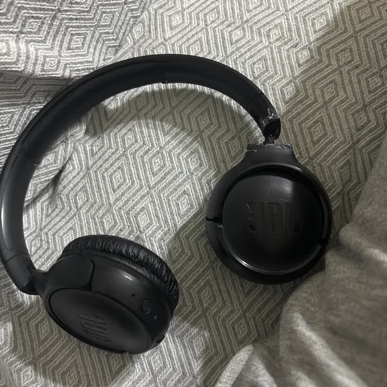 JBL Kulaklığımın Kulağa Gelen Kısmı Kırıldı