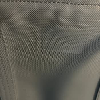 Lacoste Çanta Amblemi Düştü