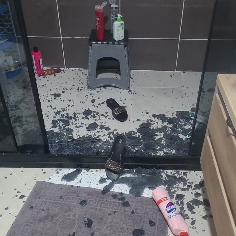 ES-PA Gross Dusa Kabin Cam Patlaması