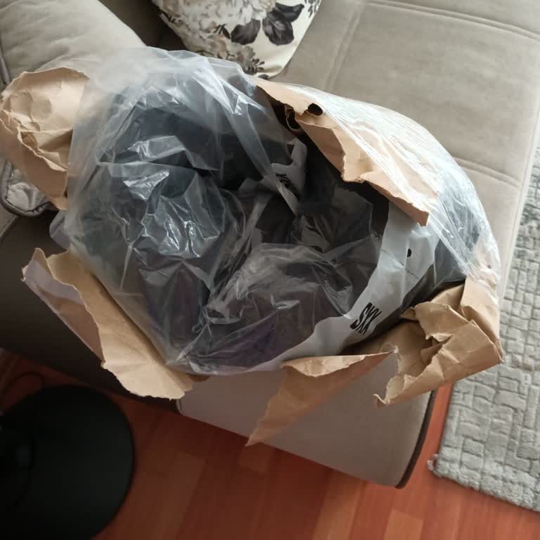 Yurtiçi Kargo Kargom Açılmış Ve Yırtılmış Teslim Edildi