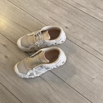 Bakırköy Carousel Derimod Mağazası Spor Ürünlerinde Deformasyon