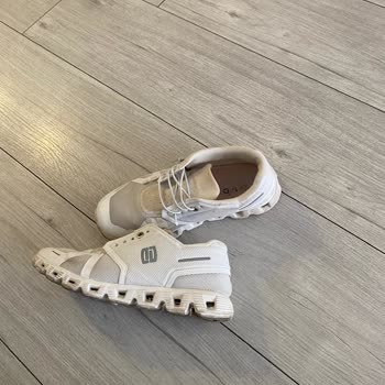 Bakırköy Carousel Derimod Mağazası Spor Ürünlerinde Deformasyon