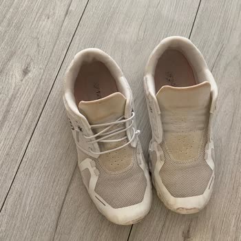 Bakırköy Carousel Derimod Mağazası Spor Ürünlerinde Deformasyon