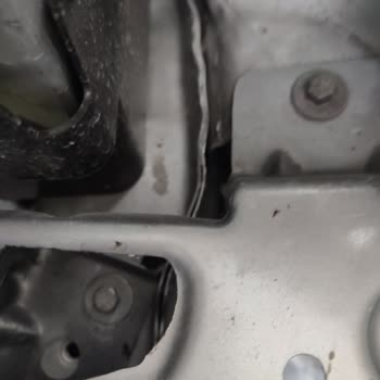 RS Servis Erzincan RS Servise Kazalı Araç Bıraktım, Aracı Hurdaya Çevirdiler.