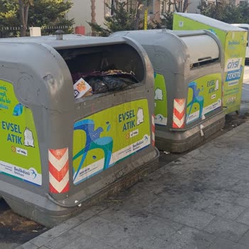 Beylikdüzü Belediyesi Beylikdüzü Yakuplu Mahallesinde Çöp Konteynerları Pislik İçinde!