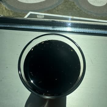 Coca-Cola Açılmamış Şişe İçinde Gözle Görülür Nesneler