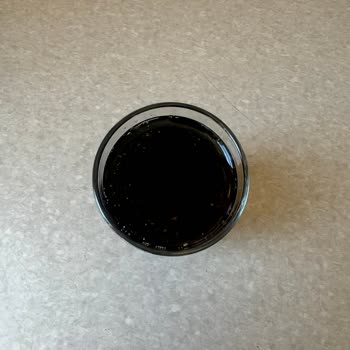 Coca-Cola Açılmamış Şişe İçinde Gözle Görülür Nesneler