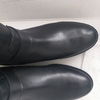 Aldo Shoes Sold Me Damaged and Mismatched Boots