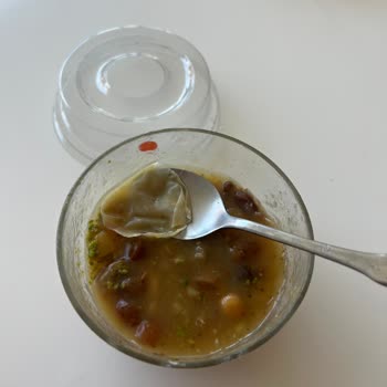 Liva Pastanesi'nin Aşuresinden Plastik Poşet Çıktı!