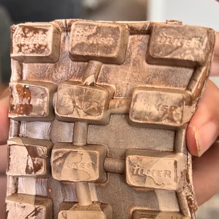 Ülker Sütlü Kare Çikolata