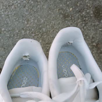 Adidas Ayakkabı Yırtılması Ve Sökülmesi