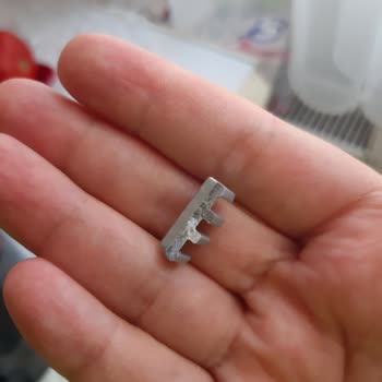 Bosch 7 Unlimited Şarjlı Süpürge: Sürekli Kırılan Toz Haznesi Dişleri!