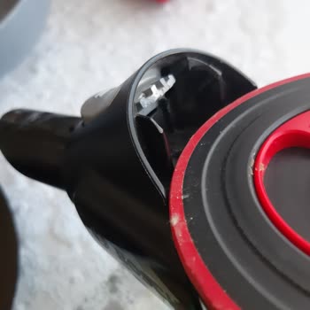 Bosch 7 Unlimited Şarjlı Süpürge: Sürekli Kırılan Toz Haznesi Dişleri!