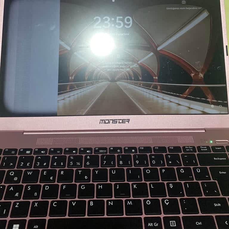 Garanti Kapsamındaki Monster Bilgisayarın Ekran Sorunu