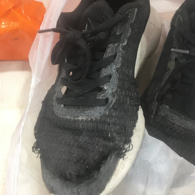 FLO Ayakkabı FLO'dan Aldığın Kinetix Marka Ayakkabı 4 Ayda Parçalandı