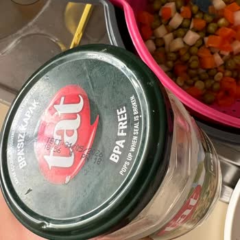 Tat Gıda Tat Garnitürden Çıkan Plastik