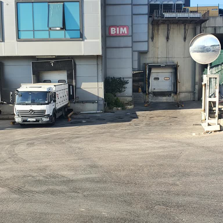 BİM Depo Personelin Çalışmaması