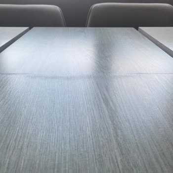 Bellona Kabaran Ve Soyulan Yemek Masası