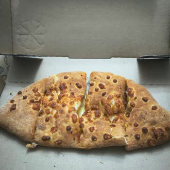 PizzaLazza'nın Dalga Geçer Gibi Getirdiği Siparişler
